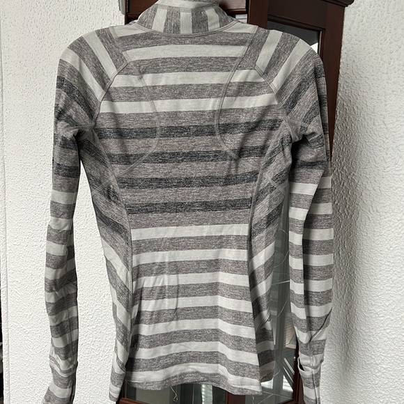 Lululemon Race Your Pace 1/2 Zip EUC Size 4 - Picture 8 of 10